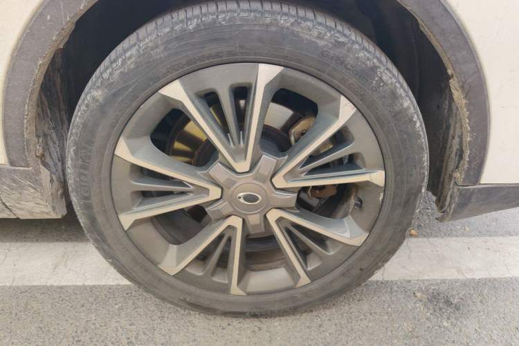 Used ORA iQ 2018 High-Range Version Smart Connectivity Model Right Front Wheel Hub
