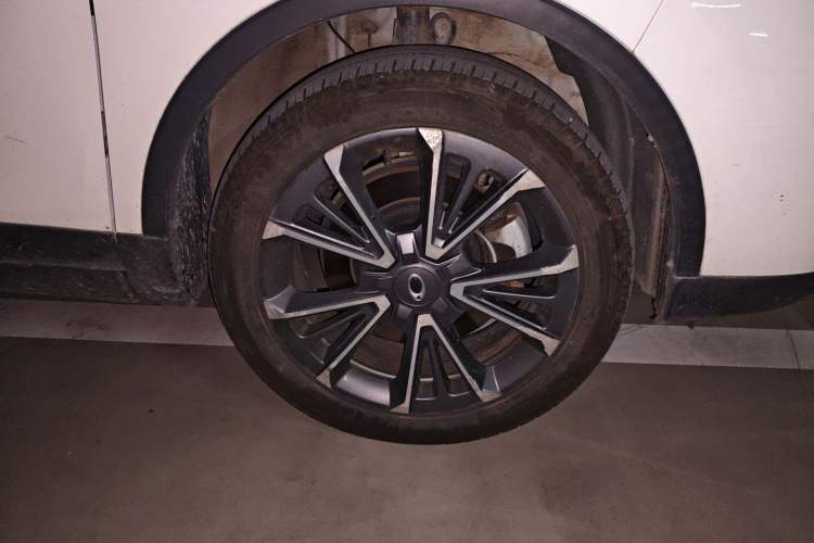 Used ORA iQ 2018 Smart Connectivity Model Right Front Wheel Hub