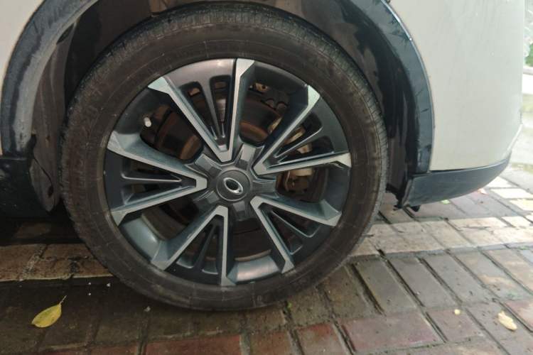 Used ORA iQ 2018 High-Range Version Smart Connectivity Model Right Front Wheel Hub