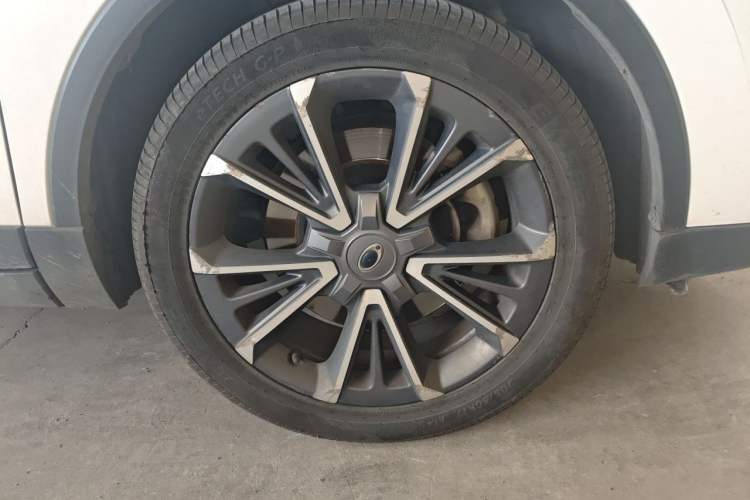 Used ORA iQ 2018 High-Range Version Smart Connectivity Model Right Front Wheel Hub