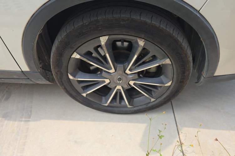 Used ORA iQ 2018 High-Range Version Smart Connectivity Model Right Front Wheel Hub