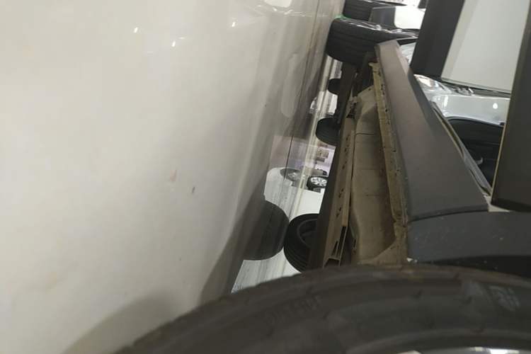 Used ORA iQ 2018 High-Range Version Smart Connectivity Model Right Side Sill