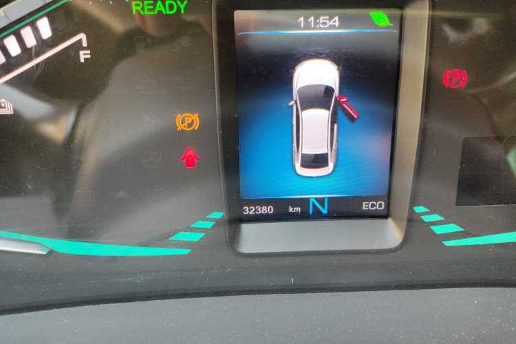 Used ORA iQ 2019 Travel Edition Odometer Close Up