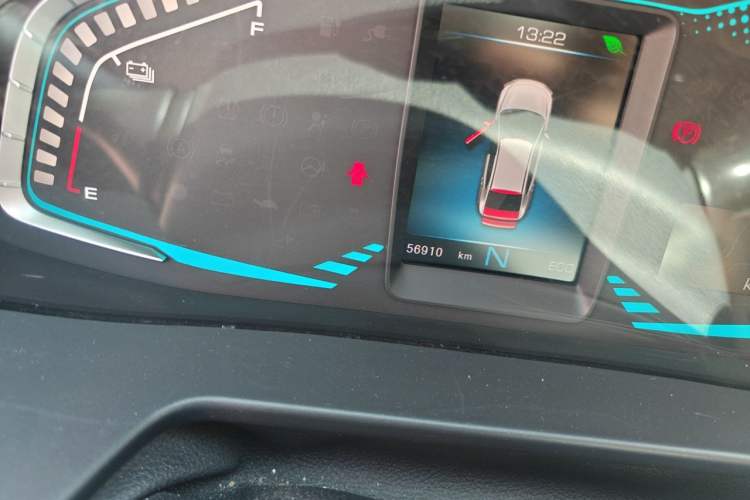 Used ORA iQ 2019 Travel Edition Odometer Close Up