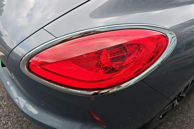 Used ORA Lightning Cat 2022 555 km Luxury Edition Exterior 6