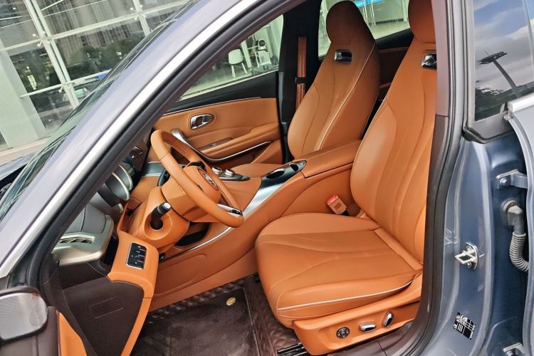 Used ORA Lightning Cat 2022 555 km Luxury Edition Left Front Seat