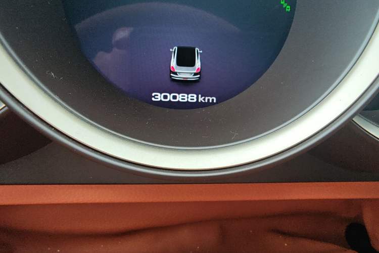 Used ORA Lightning Cat 2022 555 km Luxury Edition Odometer Close Up
