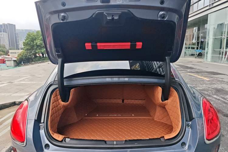 Used ORA Lightning Cat 2022 555 km Luxury Edition Trunk
