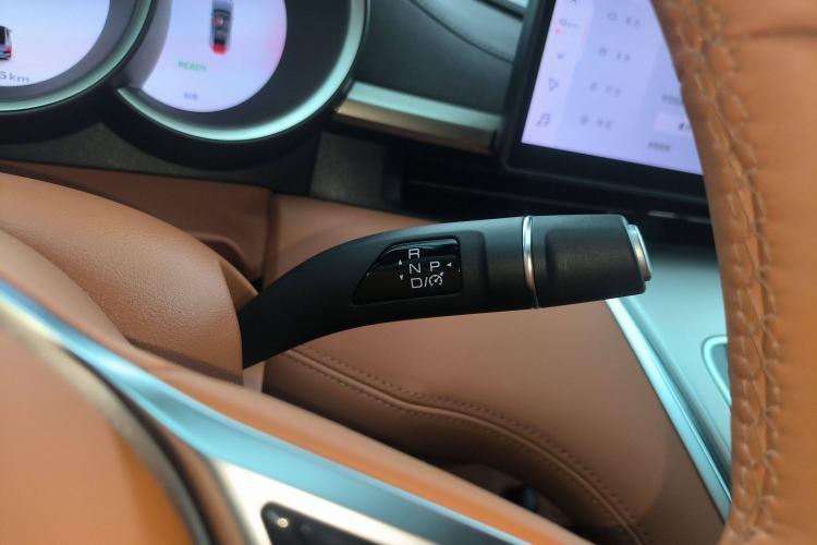 Used ORA Lightning Cat 2022 555 km Luxury Edition Gear Lever