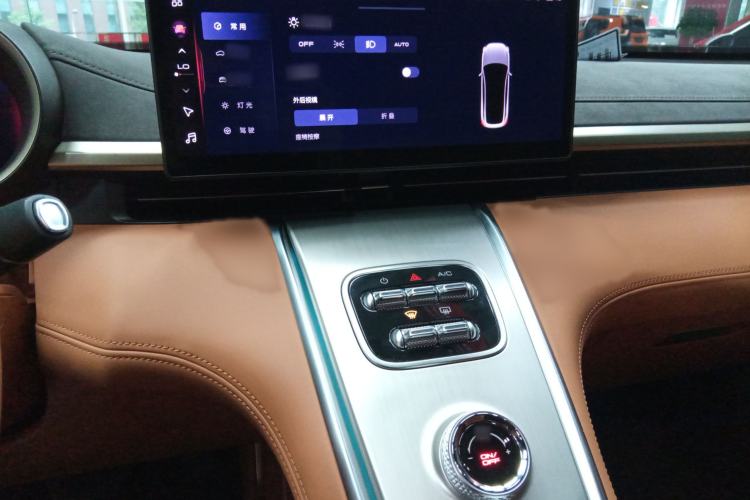 Used ORA Lightning Cat 2022 555 km Luxury Edition Audio And AC Panel