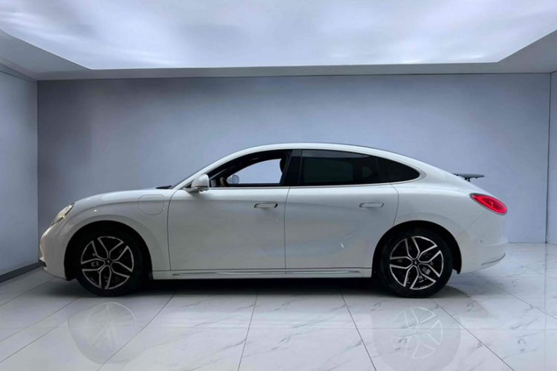 Used ORA Lightning Cat 2022 555 km Luxury Edition Exterior 2