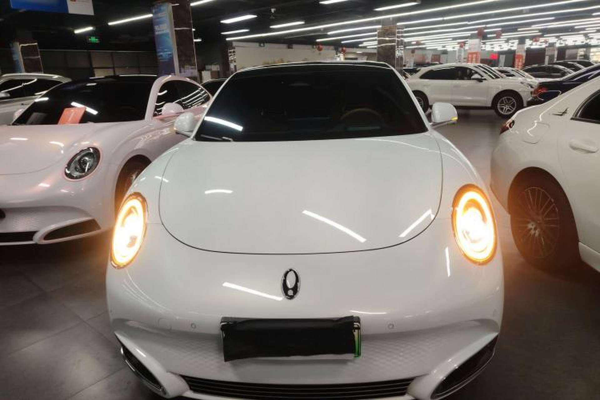 Used ORA Lightning Cat 2022 555 km Luxury Edition Front