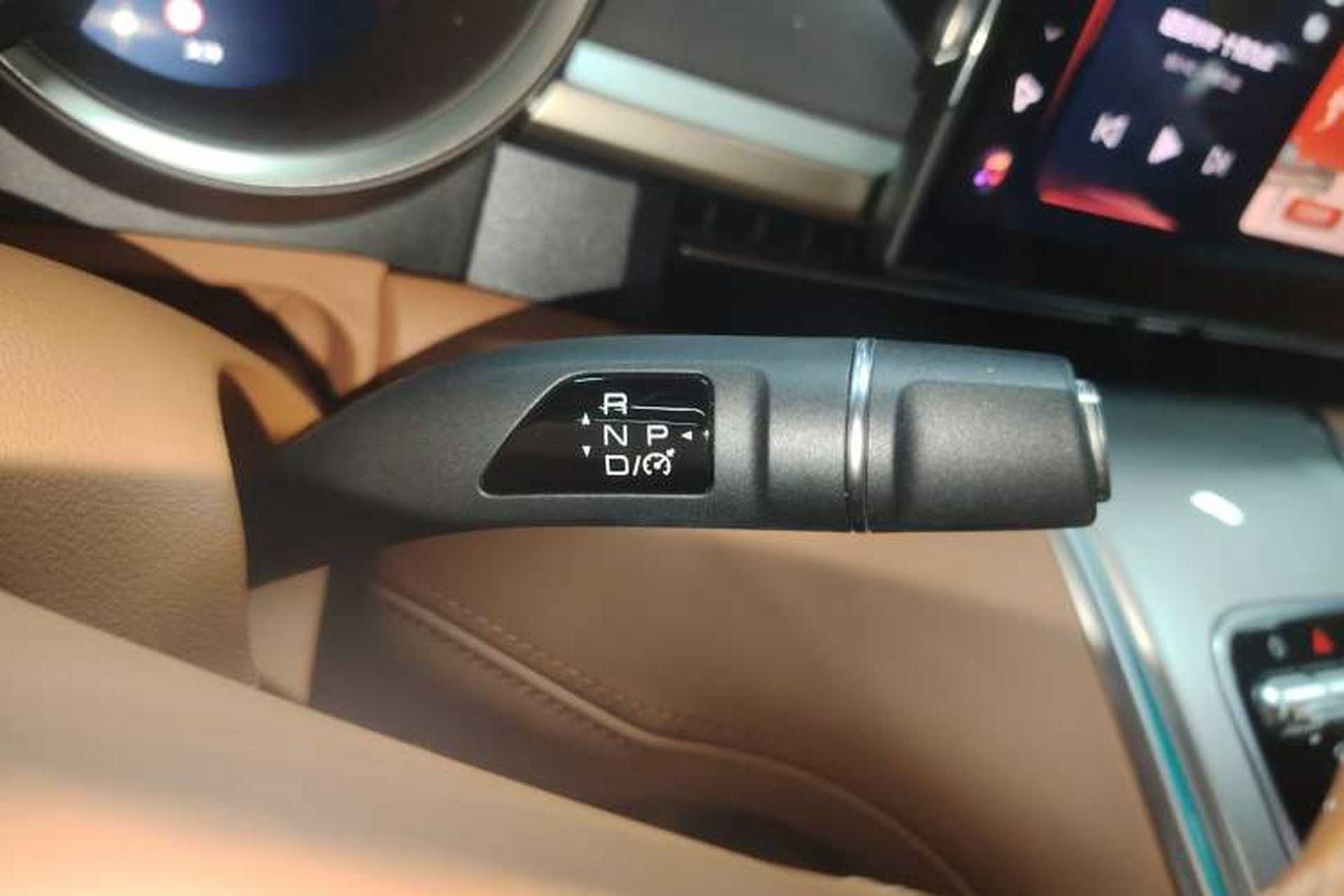 Used ORA Lightning Cat 2022 555 km Luxury Edition Gear Lever