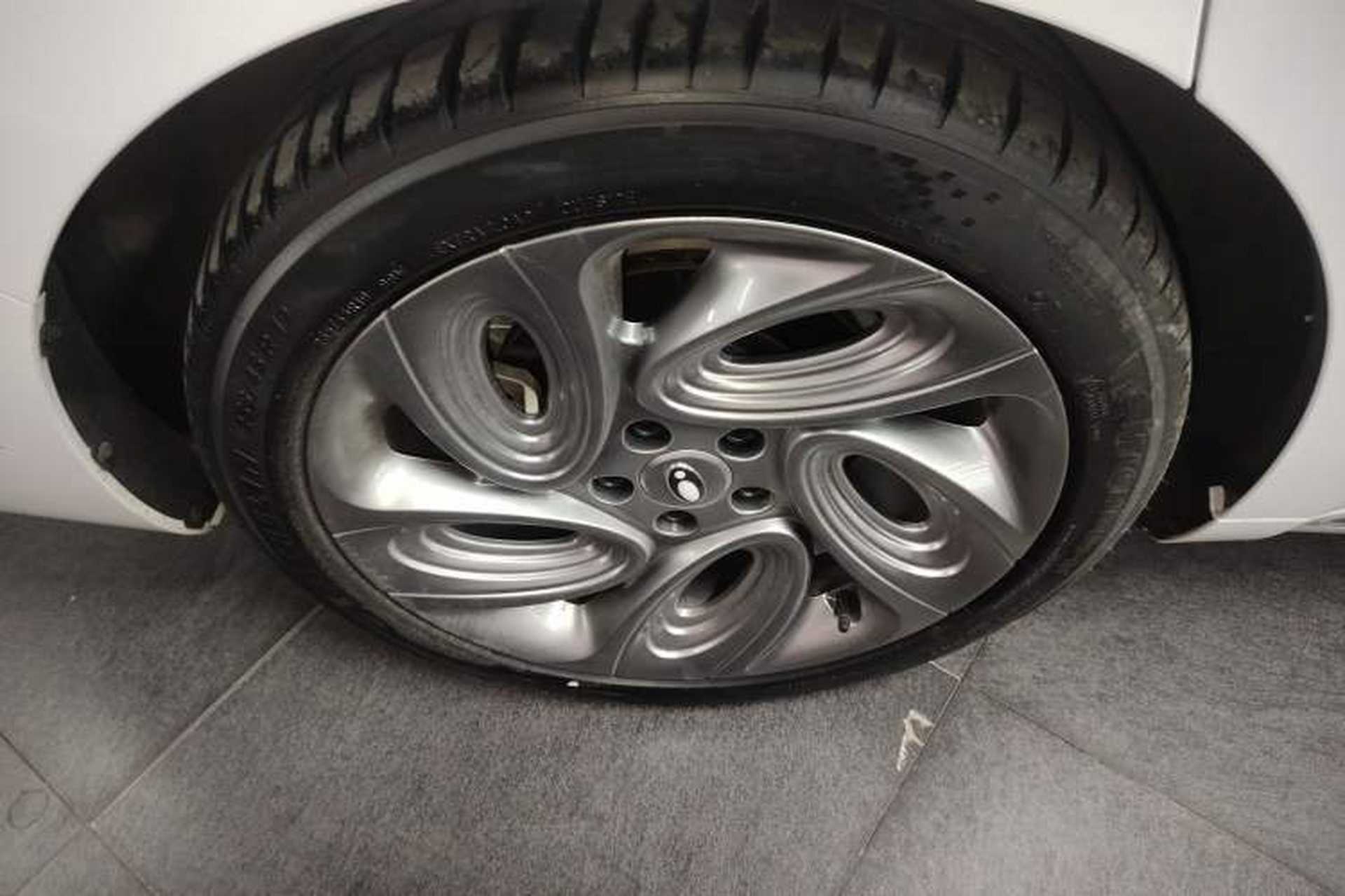 Used ORA Lightning Cat 2022 555 km Luxury Edition Right Rear Wheel Hub