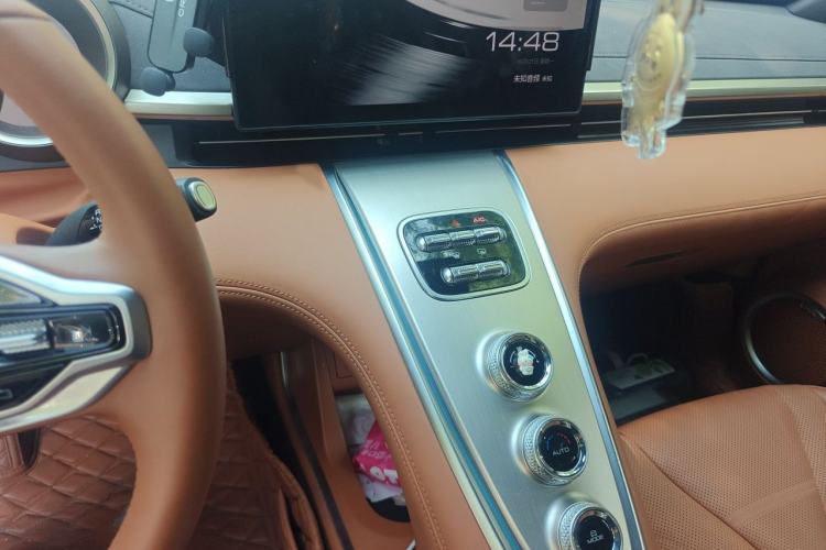 Used ORA Lightning Cat 2022 555 km Luxury Edition Audio And AC Panel