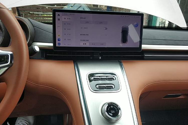 Used ORA Lightning Cat 2022 600 km All-Wheel Drive High-Performance Version Audio And AC Panel