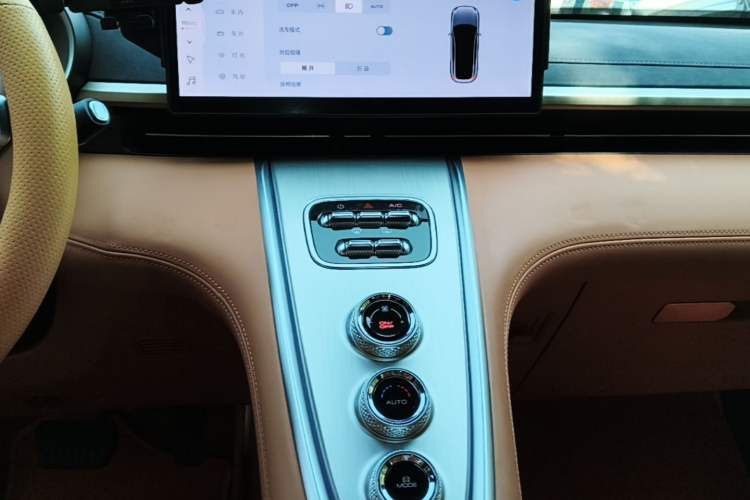 Used ORA Lightning Cat 2022 555 km Luxury Edition Audio And AC Panel