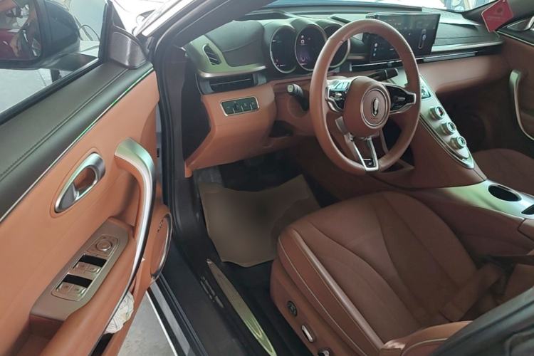 Used ORA Lightning Cat 2022 555 km Luxury Edition Driver Seat