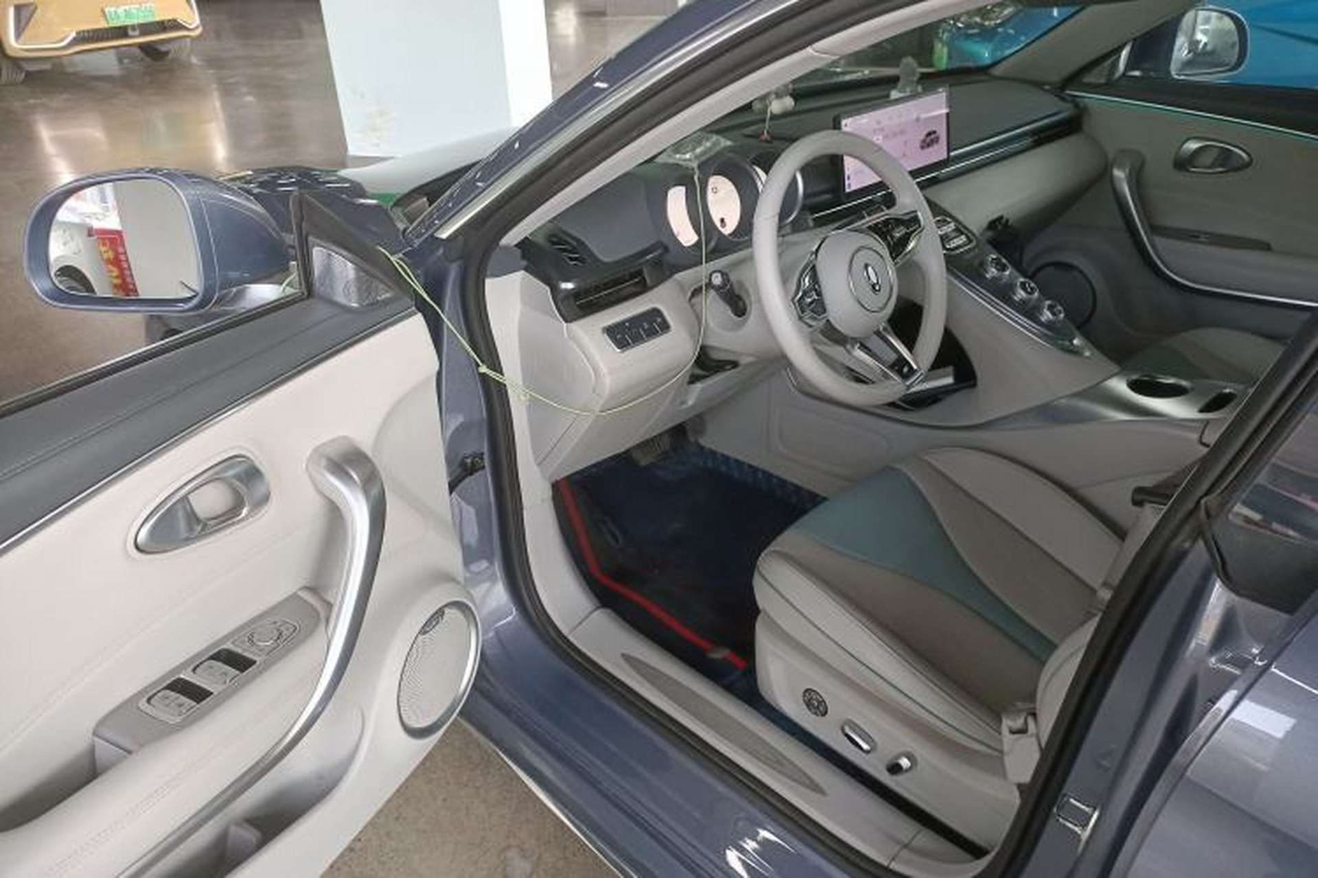 Used ORA Lightning Cat 2022 555 km Luxury Edition Driver Seat