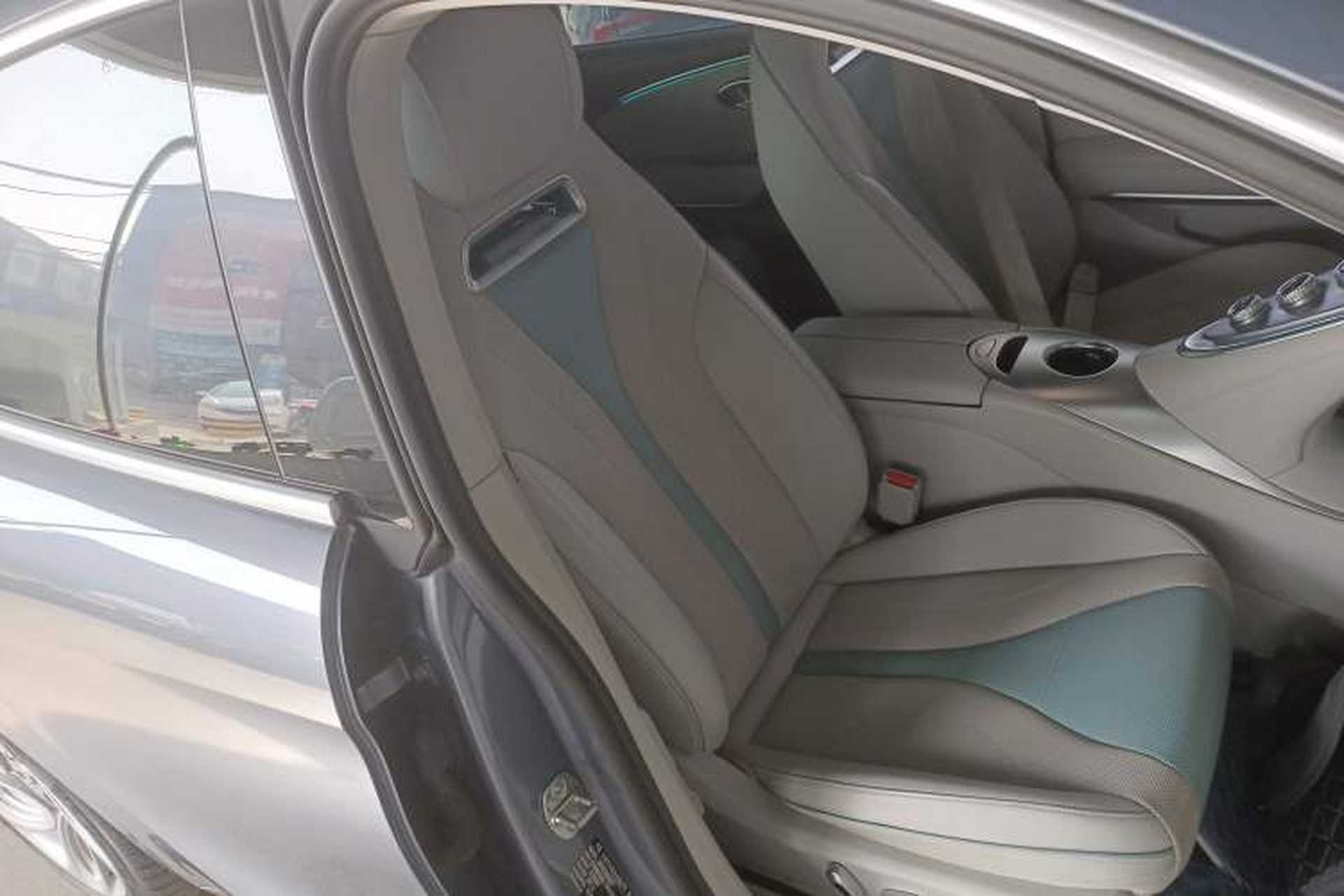 Used ORA Lightning Cat 2022 555 km Luxury Edition Right Front Seat