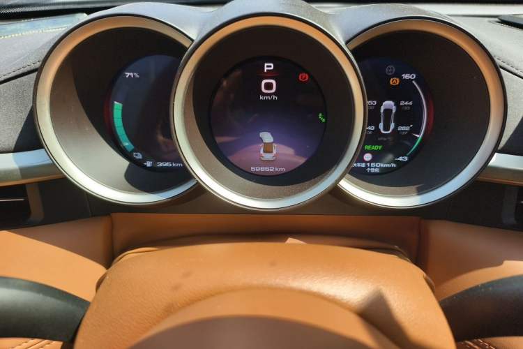 Used ORA Lightning Cat 2022 555 km Luxury Edition Instrument Cluster