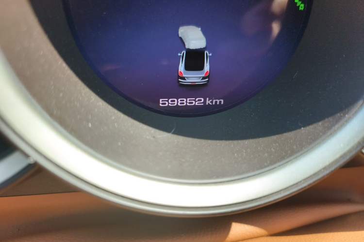 Used ORA Lightning Cat 2022 555 km Luxury Edition Odometer Close Up