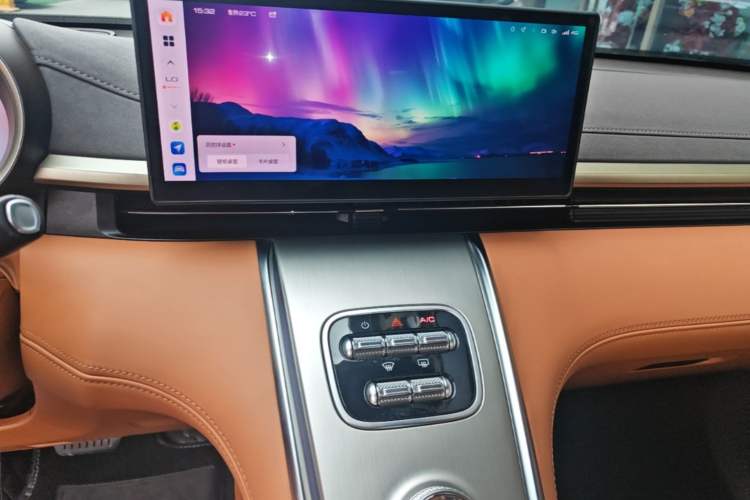 Used ORA Lightning Cat 2022 555 km Luxury Edition Audio And AC Panel