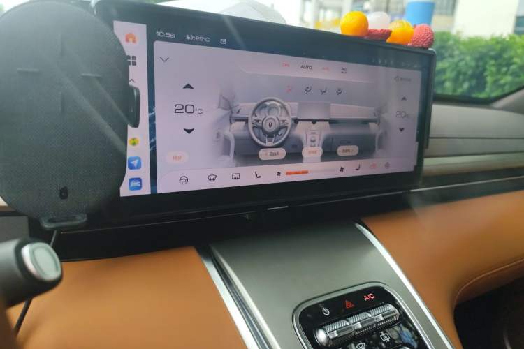 Used ORA Lightning Cat 2022 555 km Luxury Edition Audio And AC Panel