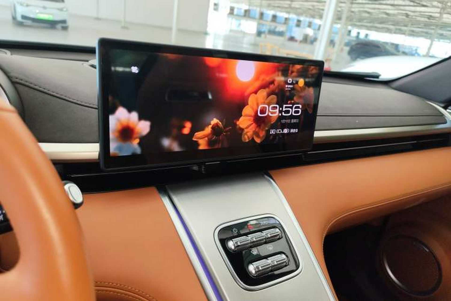 Used ORA Lightning Cat 2022 555 km Luxury Edition Audio And AC Panel