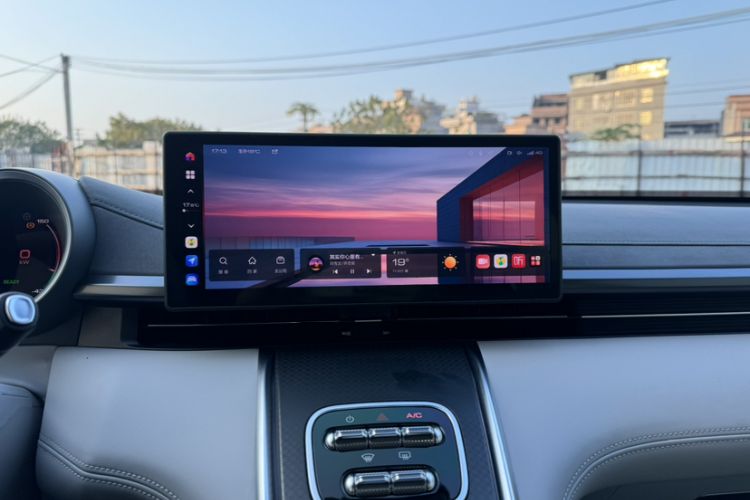 Used ORA Lightning Cat 2022 555 km Luxury Edition Audio And AC Panel