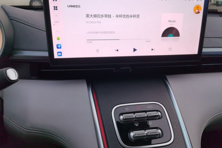 Used ORA Lightning Cat 2022 600 km All-Wheel Drive High-Performance Version Audio And AC Panel