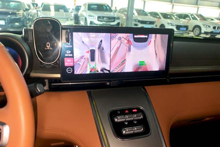 Used ORA Lightning Cat 2022 555 km Luxury Edition Audio And AC Panel