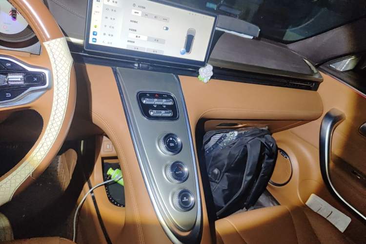 Used ORA Lightning Cat 2022 555 km Luxury Edition Audio And AC Panel
