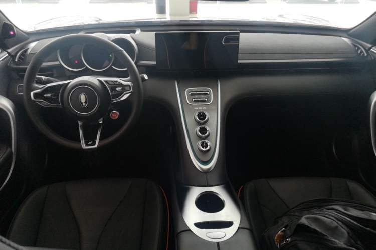 Used ORA Lightning Cat 2022 600 km All-Wheel Drive High-Performance Version Center Console