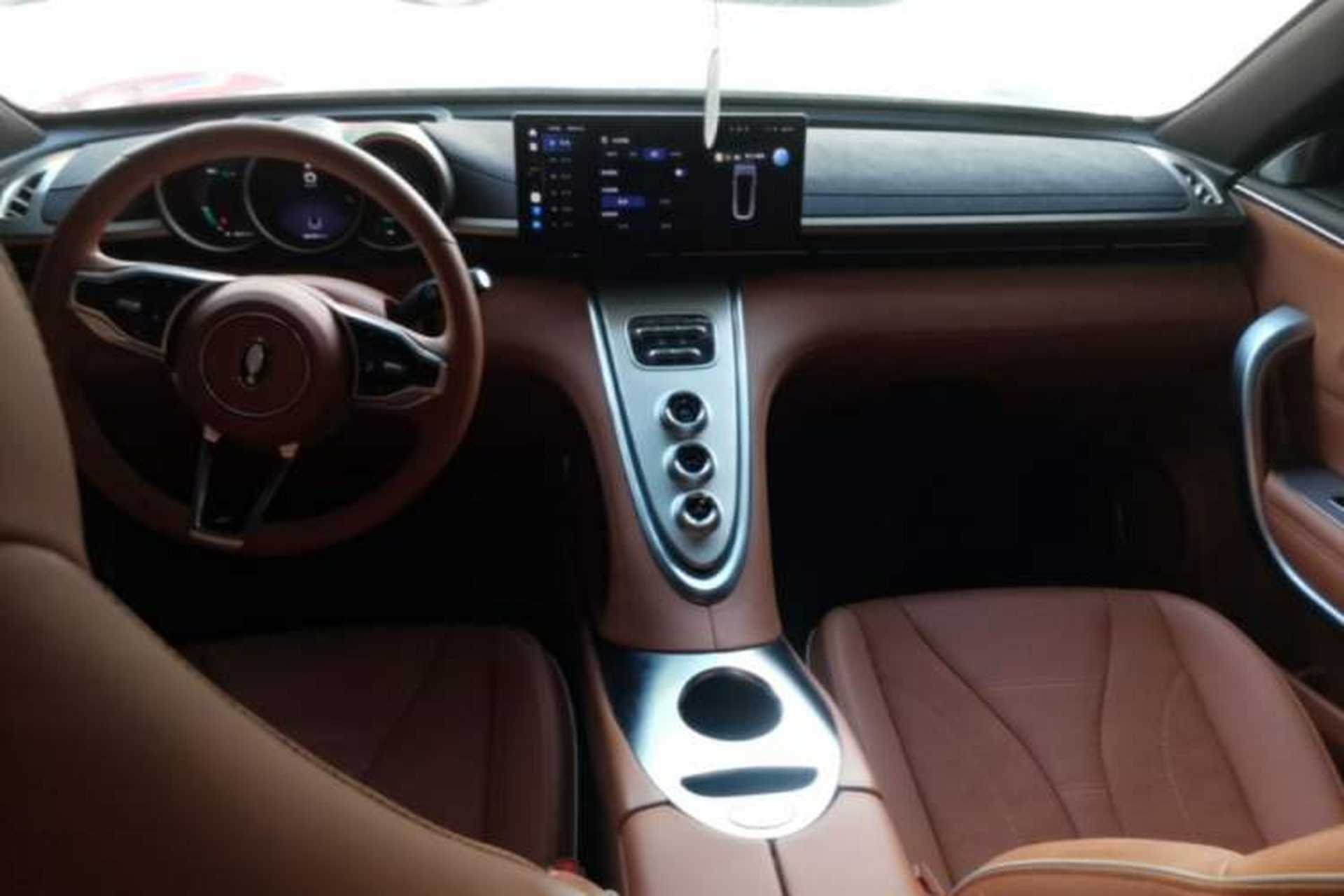 Used ORA Lightning Cat 2022 555 km Luxury Edition Center Console