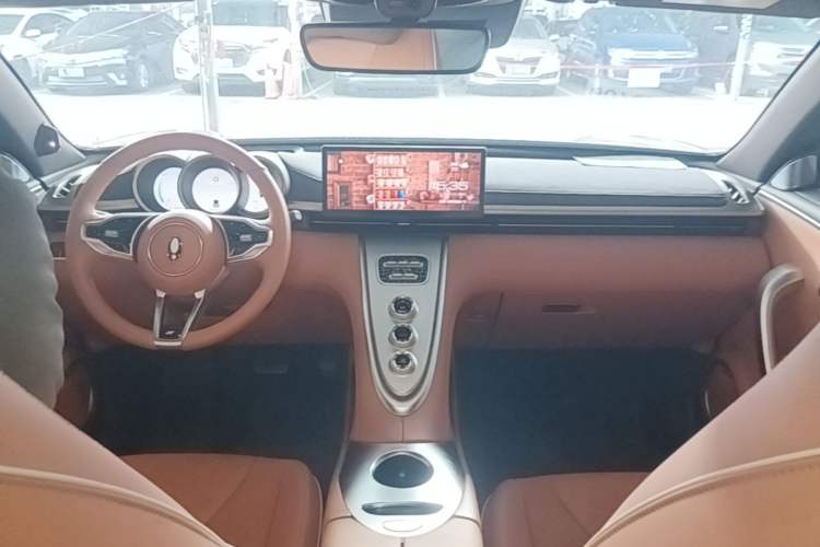 Used ORA Lightning Cat 2022 555 km Luxury Edition Center Console