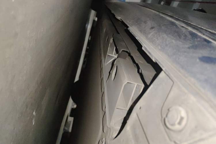 Used ORA Lightning Cat 2022 555 km Luxury Edition Chassis Rear Left