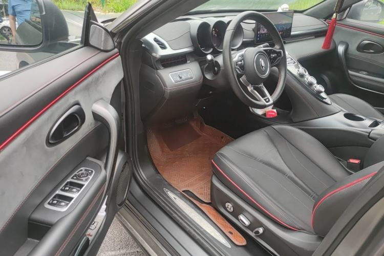 Used ORA Lightning Cat 2022 555 km Luxury Edition Driver Seat