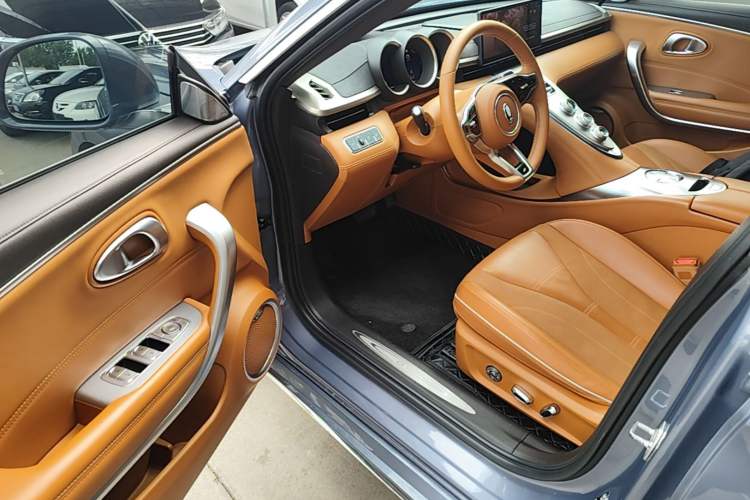 Used ORA Lightning Cat 2022 555 km Luxury Edition Driver Seat