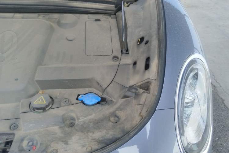 Used ORA Lightning Cat 2022 555 km Luxury Edition Engine Bay Left