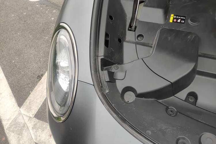 Used ORA Lightning Cat 2022 555 km Luxury Edition Engine Bay Right