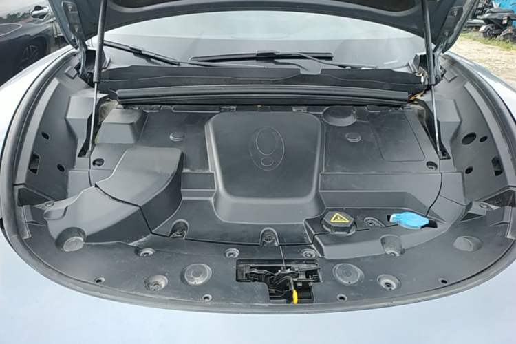 Used ORA Lightning Cat 2022 555 km Luxury Edition Engine Bay