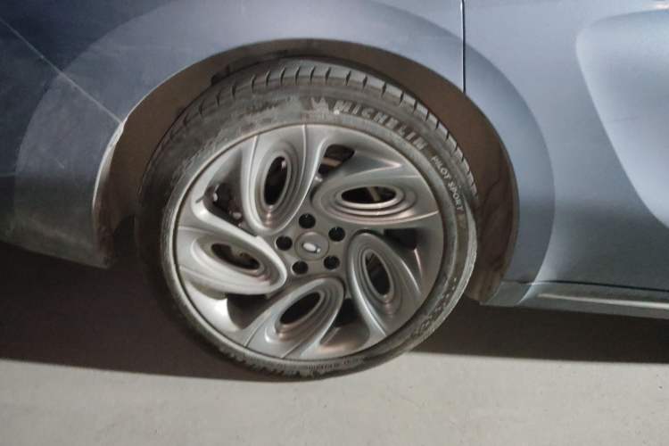 Used ORA Lightning Cat 2022 555 km Luxury Edition Exterior 8