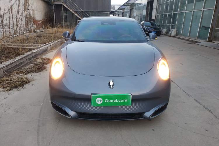 Used ORA Lightning Cat 2022 555 km Luxury Edition Front