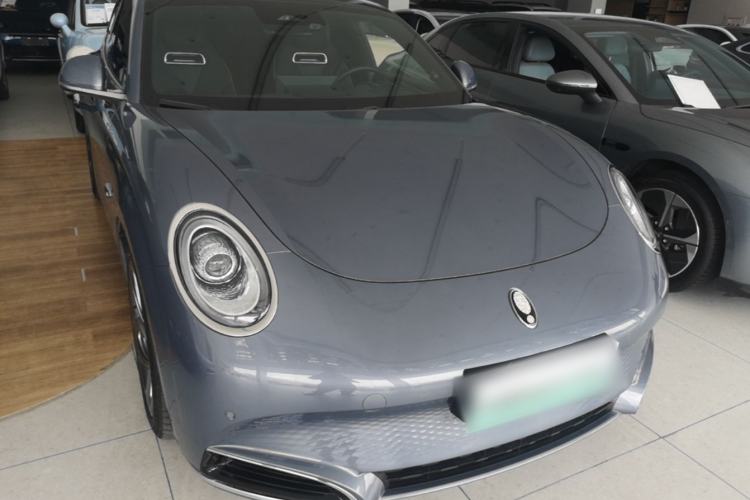 Used ORA Lightning Cat 2022 600 km All-Wheel Drive High-Performance Version Front Right 45 Deg