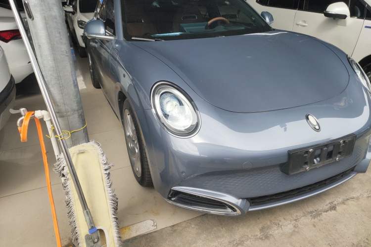 Used ORA Lightning Cat 2022 555 km Luxury Edition Front Right 45 Deg