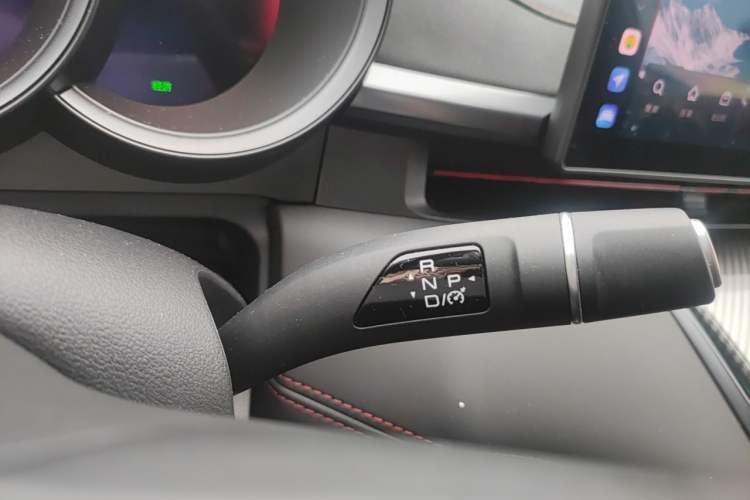 Used ORA Lightning Cat 2022 555 km Luxury Edition Gear Lever