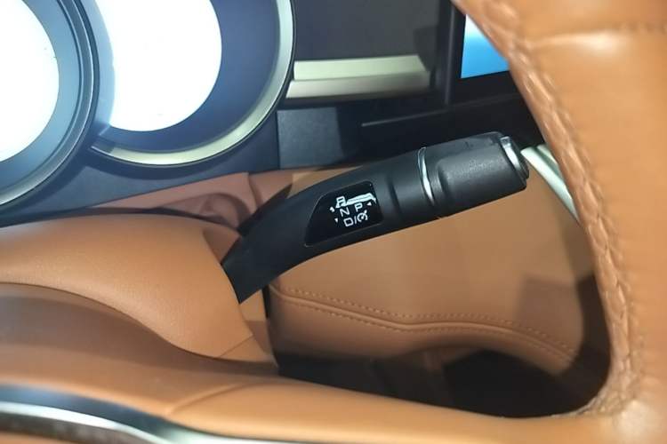 Used ORA Lightning Cat 2022 555 km Luxury Edition Gear Lever