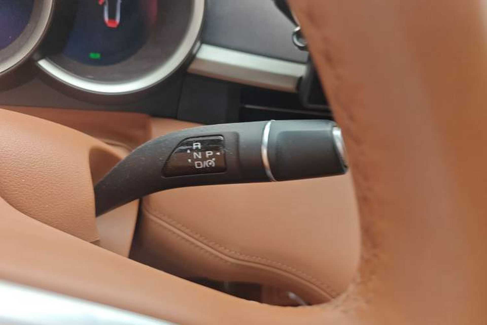 Used ORA Lightning Cat 2022 555 km Luxury Edition Gear Lever