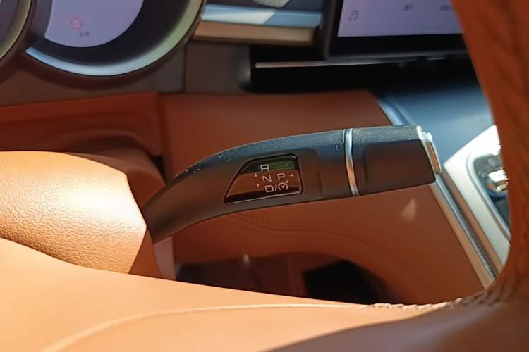 Used ORA Lightning Cat 2022 600 km All-Wheel Drive High-Performance Version Gear Lever